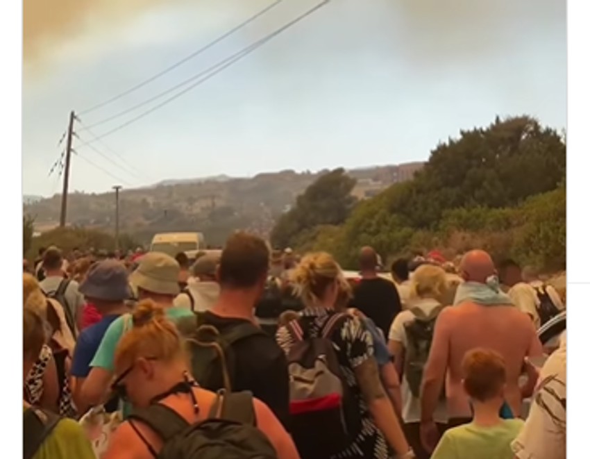 Evakuacija zbog požara na Rodosu