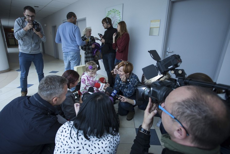 LAURA UPADŁA NA WIDŁY. LEKARZE Z WROCŁAWIA URATOWALI JEJ ŻYCIE