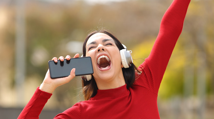 Az amatőr énekesek már nagyon várják az iOS 16.2-es frissítését / Fotó: Getty Images