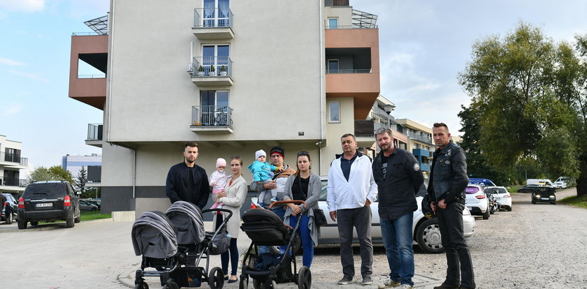 Deweloper odciął ich od świata! Kłopoty mieszkańców ul. Niebyłej