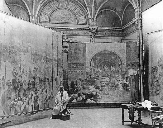 Alfons Mucha podczas pracy nad "Słowiańską epopeją"