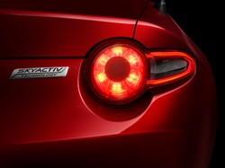 Kurtyna poszła w górę! Nowa mazda MX-5. Zobacz pierwsze zdjęcia