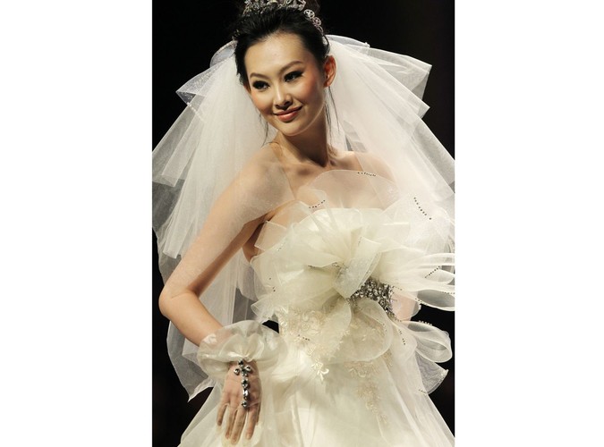 Kolekcja sukien ślubnych Tsai Meiyue na sezon wiosna/lato 2012