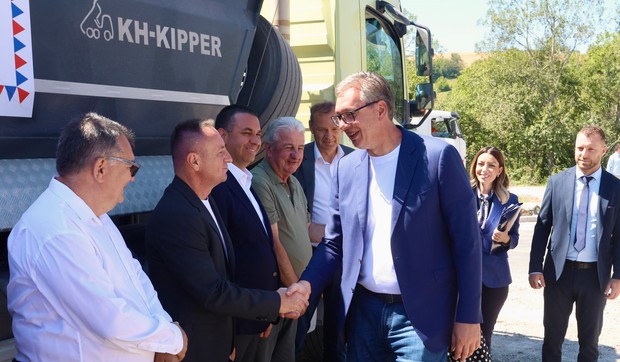 Aleksandar Vučić, u okviru posete jugozapadu Srbije, obilazi radove na putu Ivanjica-Sjenica, u ivanjičkoj opštini