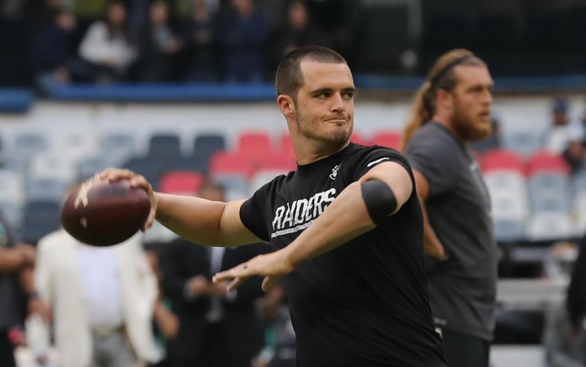 Derek Carr podpisał kontrakt życia