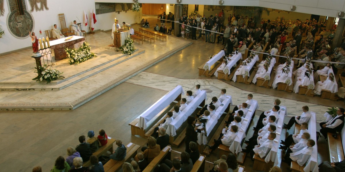 Wybierając prezent komunijny dla dziecka, warto wcześniej skonsultować się z jego rodzicami. 