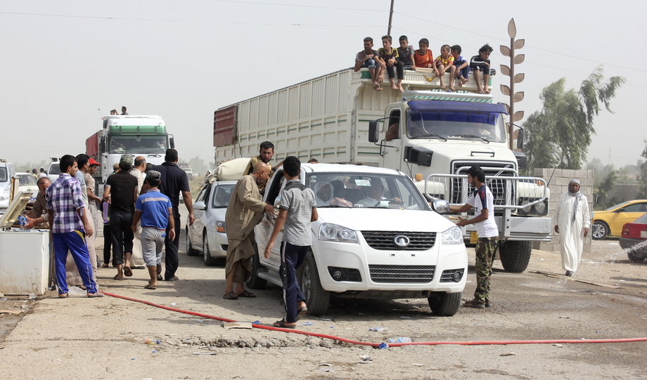 Iraqi Shiite Turkmen families, fleeing the violence in the Iraqi city of Tal Afar, west of Mosul, arrive at Kanaan, Diyala province July 24, 2014.