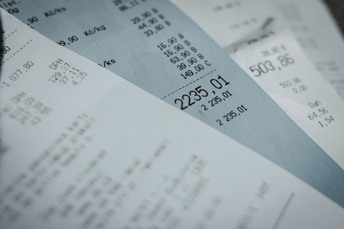 Lekarz badający toksyczne chemikalia tłumaczy, dlaczego unika papierowych paragonów w sklepach