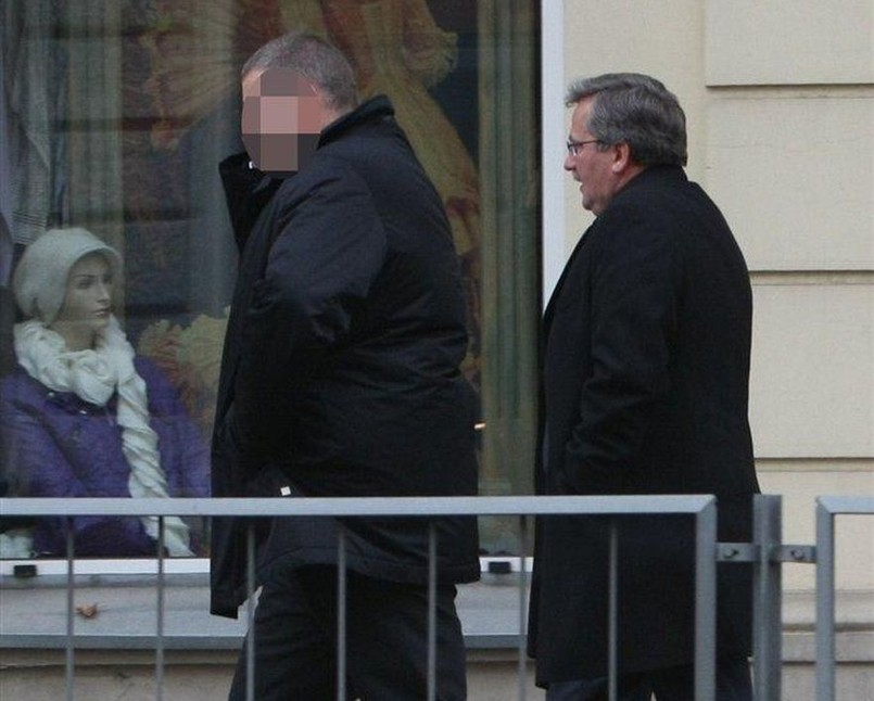 Prezydent piechotą na zakupy. Z jednym ochroniarzem