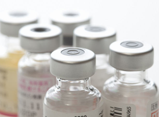 Raport: Po pół roku skuteczność szczepionki spada z 95 do 82 procent