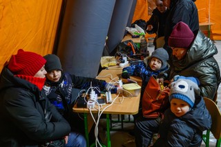 Kryzys energetyczny na Ukrainie: 60 proc. Kijowa bez prądu i ogrzewania. W całym kraju awaryjne wyłączenia