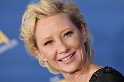 1 hét kóma után Anne Heche-et lekapcsolják a gépekről, a szerveit felajánlják