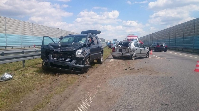 Wypadek na A2. Zderzyły się trzy samochody osobowe