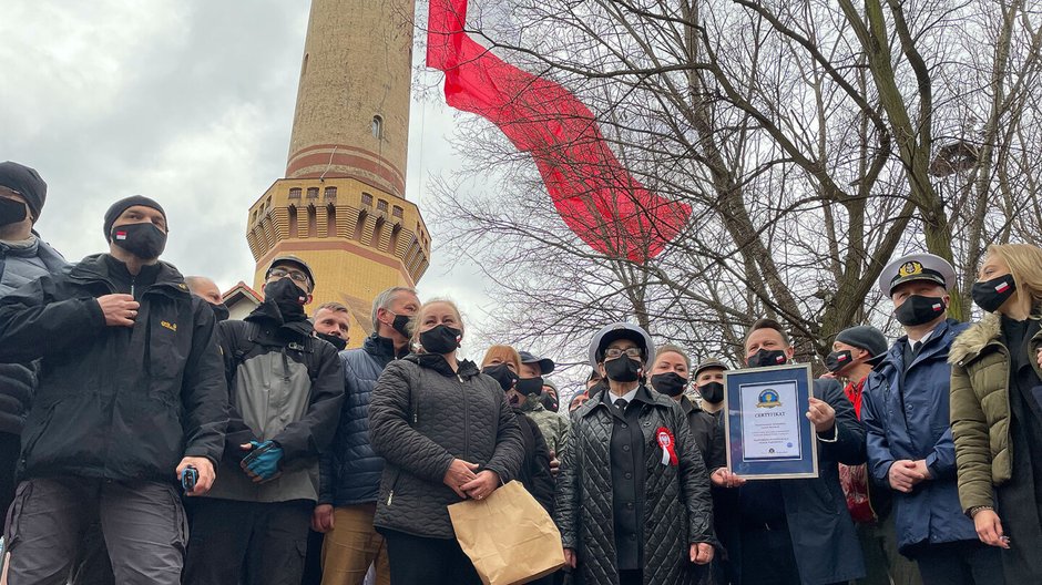 W Świnoujściu zawisła największa flaga