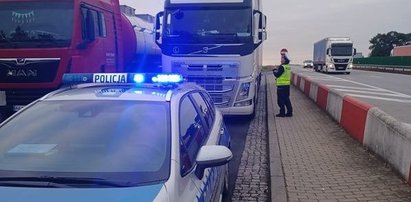 Z zakazem prowadzenia, wybrał się ciężarówką na autostradę. Łamał przepisy