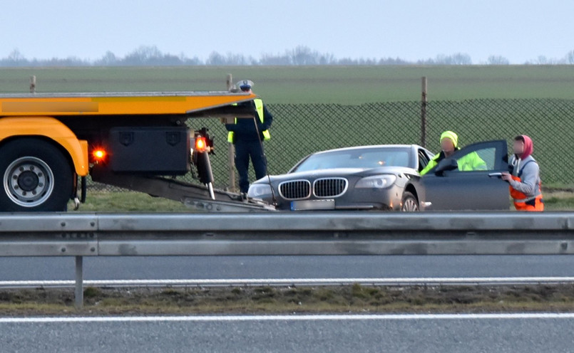 Limuzyna BMW z prezydentem Andrzejem Dudą wypadła z autostrady