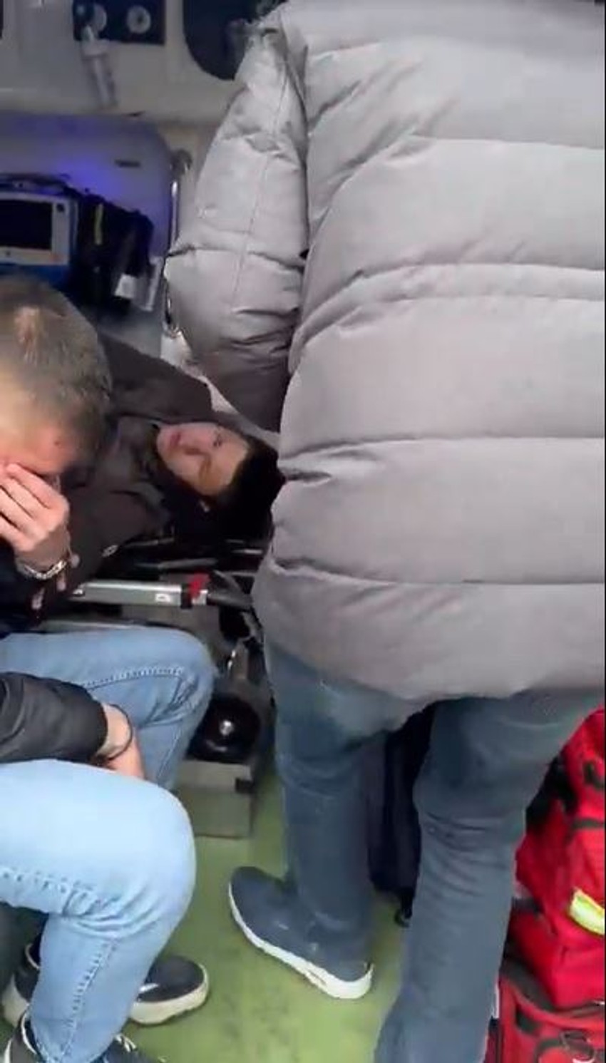 Miloš Pavlović nakon napada ležao u ambulantnom vozilu