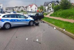 Kierowca BMW brawurowo uciekał przez dwa powiaty. Staranował radiowóz [Nagranie]