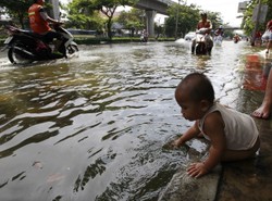 Woda zabiła już ponad pół tysiąca ludzi. Wielkie straty