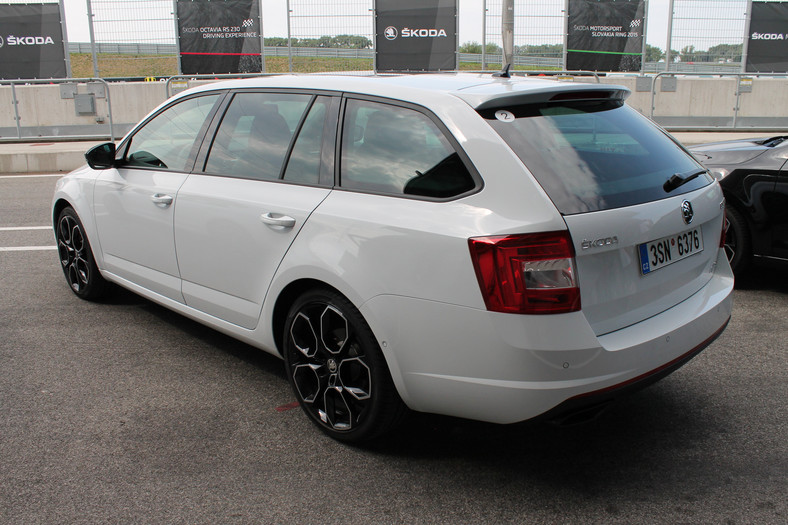 Skoda Octavia RS 230