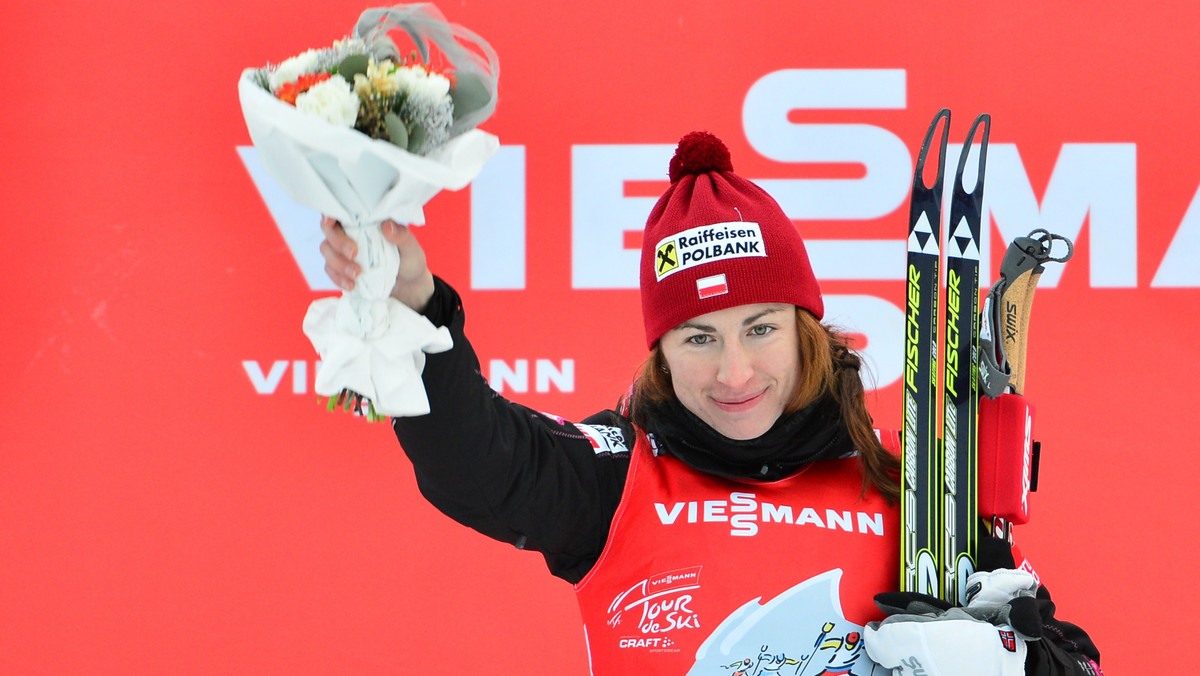 Justyna Kowalczyk znów zwycięska w Tour de Ski. Polka jako pierwsza minęła linię mety biegu pościgowego na 15 kilometrów techniką dowolną w Toblach, choć jej przewaga nad rywalkami w klasyfikacji generalnej imprezy znacznie stopniała.