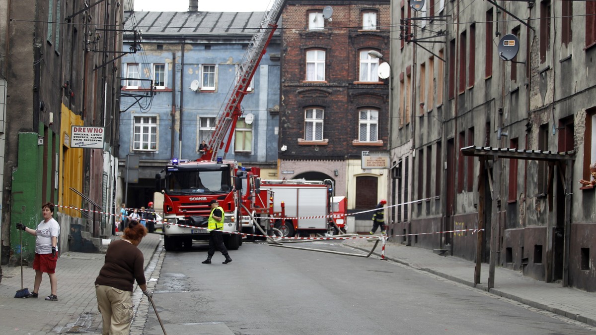 Pierwsi lokatorzy, ewakuowani podczas pożaru w kamienicy w Świętochłowicach jeszcze dziś mogą się wprowadzić do lokali zastępczych - poinformował rzecznik magistratu, Krzysztof Maciejczyk.