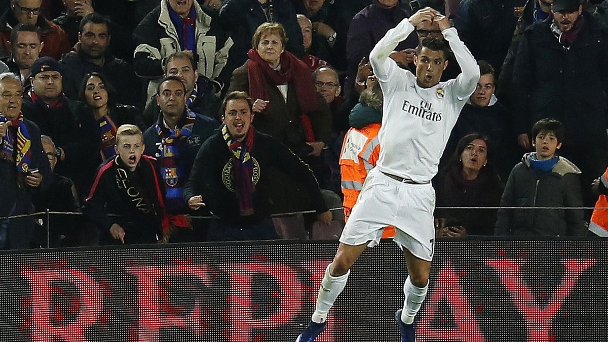 Real Madryt pokonał 2:1 Barcelonę na Camp Nou, bramki zdobyli Karim Benzema i Cristiano Ronaldo dla zwycięzców oraz Gerard Pique dla pokonanych - to podstawowe wiadomości z sobotniego El Clasico. Hiszpański dziennik "AS" postanowił hitowe spotkanie 31. kolejki La Liga rozłożyć jednak na czynniki pierwsze i podać pięć wniosków z niego płynących. Oto one.