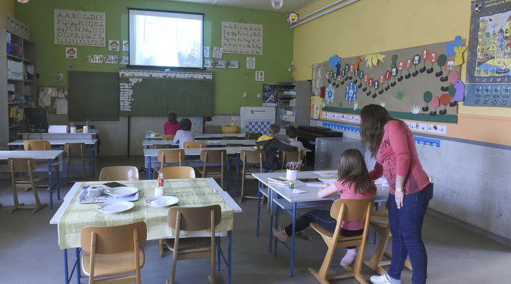 Két fővárosi iskolában befejezik a digitális oktatást a tanév vége előtt / Fotó: MTI Bruzák Noémi