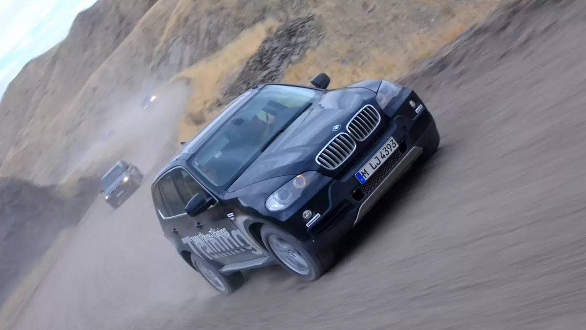 BMW X5 na pustyni