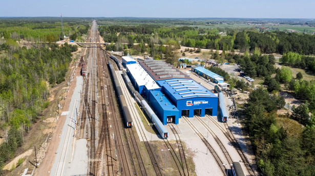 Przebudowywana Centralna Magistrala Kolejowa w Idzikowicach