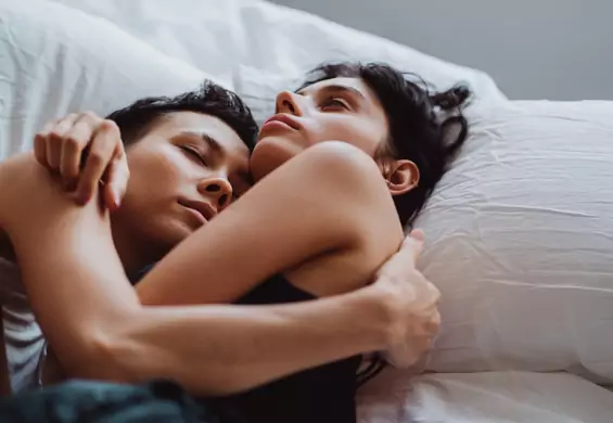 Jak rozbudzić namiętność w związku z długim stażem i znów czerpać przyjemność z seksu?