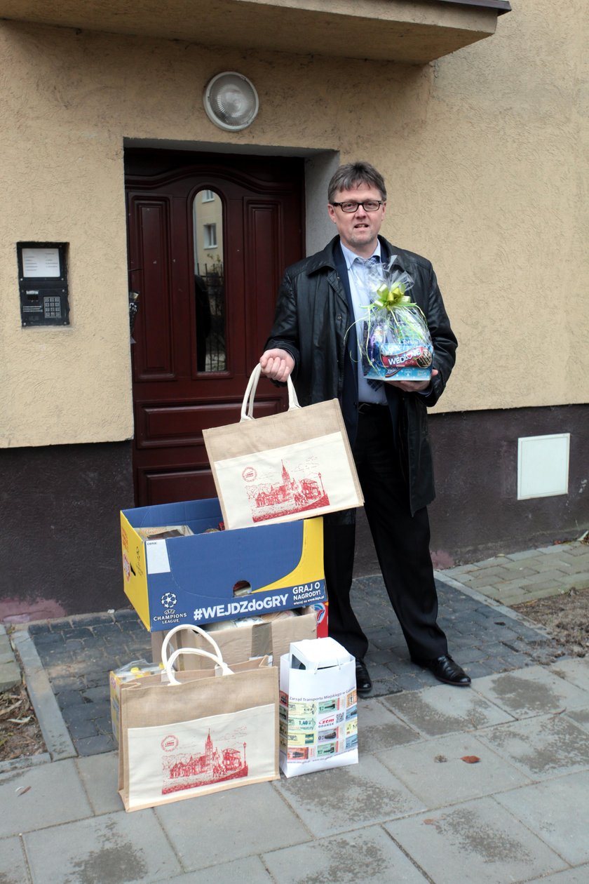 W rolę św. Mikołaja wcielił się dyrektor ZTM w Gdańsku Jerzy Dobaczewski. Odwiedził z prezentami samotną seniorkę panią Łucje Wittman