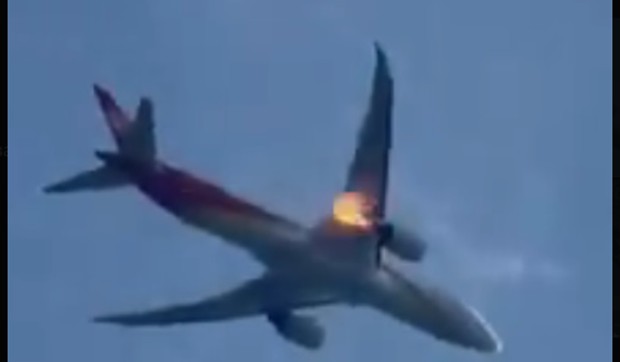Avion se zapalio u vazduhu