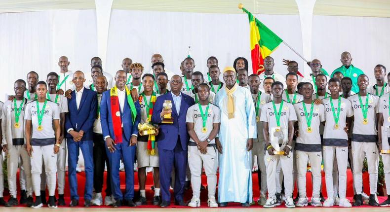 Le président sénégalais, Macky Sall, a reçu la délégation de l'équipe nationale des U-20 au palais de la République, le 13 mars 2023.