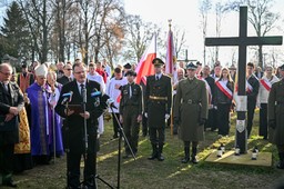 pogrzeb ukraina/ w mościskach odbyły się uroczystości pogrzebowe żołni