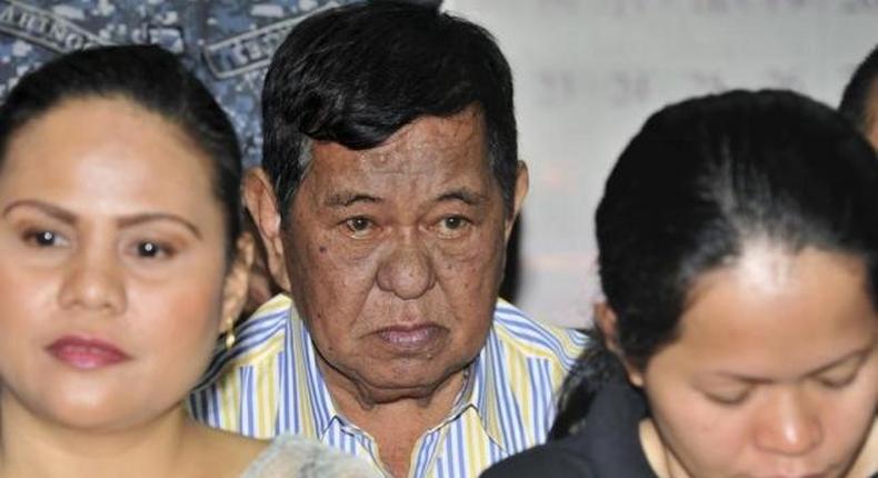 Former governor dies while on trial for Philippine journalist massacre