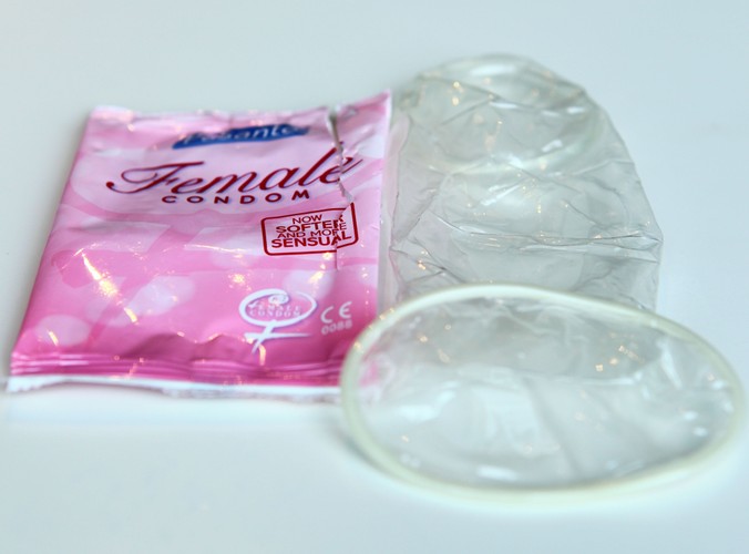 On nie założy prezerwatywy? Może więc ona?