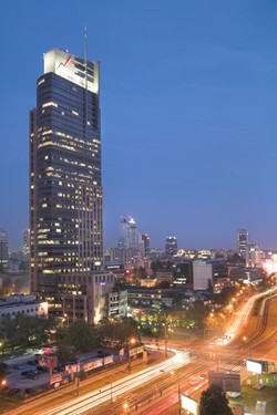 Warsaw Trade Tower : Drugi najwyższy budynek Warszawy wystawiony na sprzedaż
