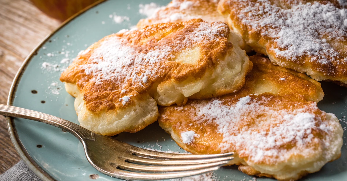 Pyszny obiad na poniedziałek. Podajemy przepis, Ty gotujesz. Racuchy z jabłkami jak u babci