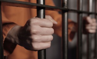 Wójt spod celi. Wygrał wybory, choć prowadził kampanię siedząc w areszcie [REPORTAŻ]