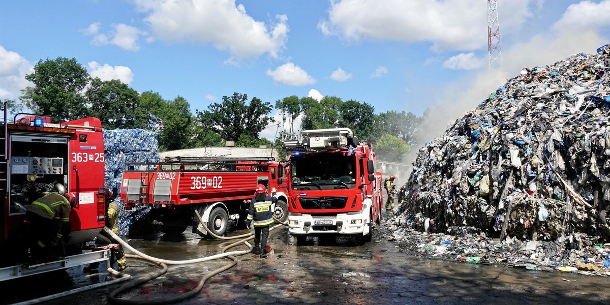 Pożar składowiska odpadów w Nowym Miszewie. 