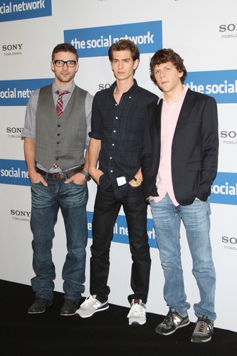 Justin Timberlake, Andrew Garfield i Jesse Eisenberg na premierze 'The Social Network' w Berlinie (2010)