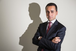 Czy Ruch Pięciu Gwiazd jest zdolny do wyprowadzenia Włoch ze strefy euro?