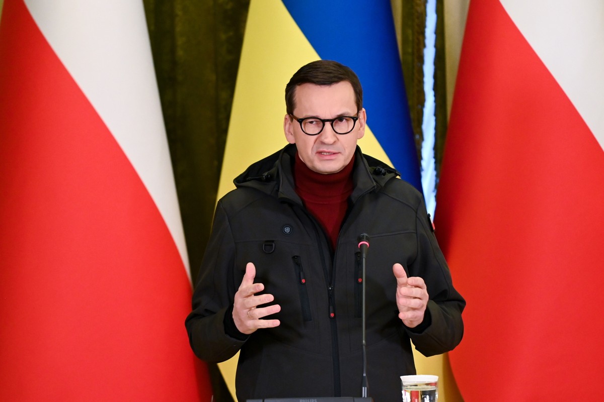 Kijów, Ukraina. Premier RP Mateusz Morawiecki podczas konferencji prasowej w Kijowie, 24 bm. Premier przebywa z wizytą na Ukrainie. Trwa inwazja Rosji na Ukrainę. (ad) PAP/Viacheslav Ratynskyi
