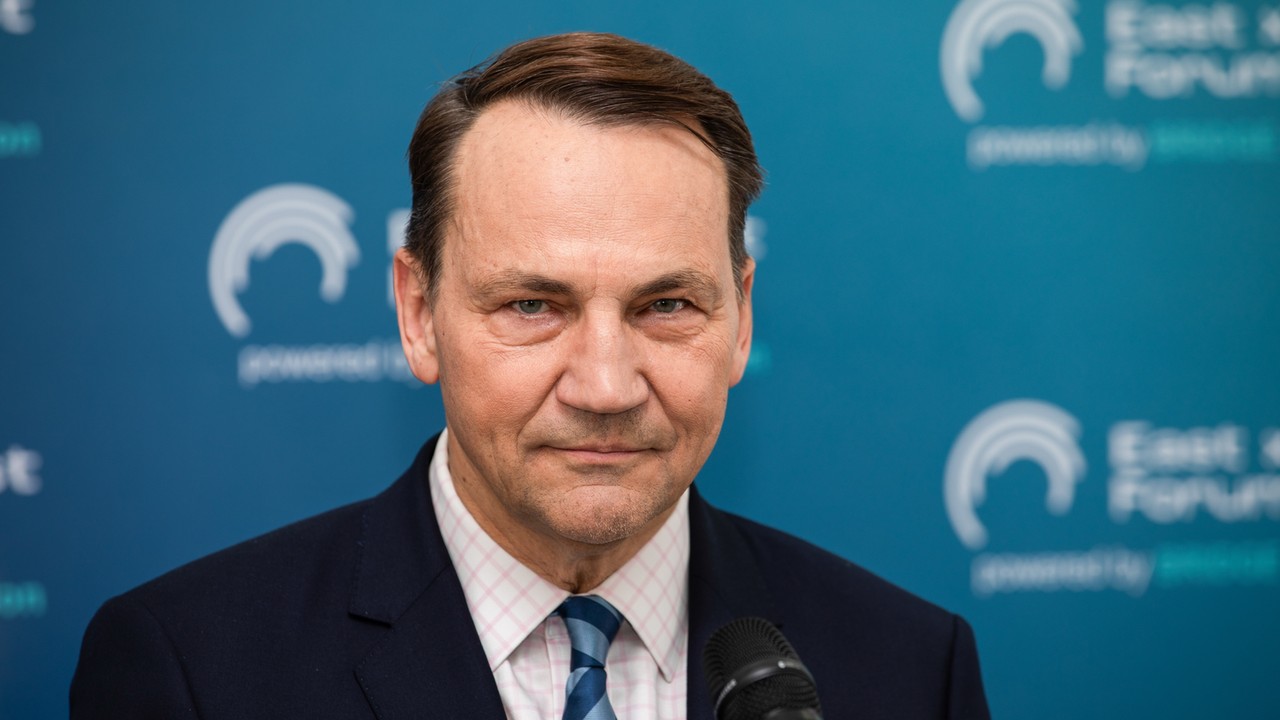 Gorący dzień w polityce. Ważne wystąpienie ministra Sikorskiego