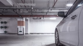 Ważna zmiana w prawie mieszkaniowym. Samorządy zdecydują o parkingach. Ustawa u prezydenta