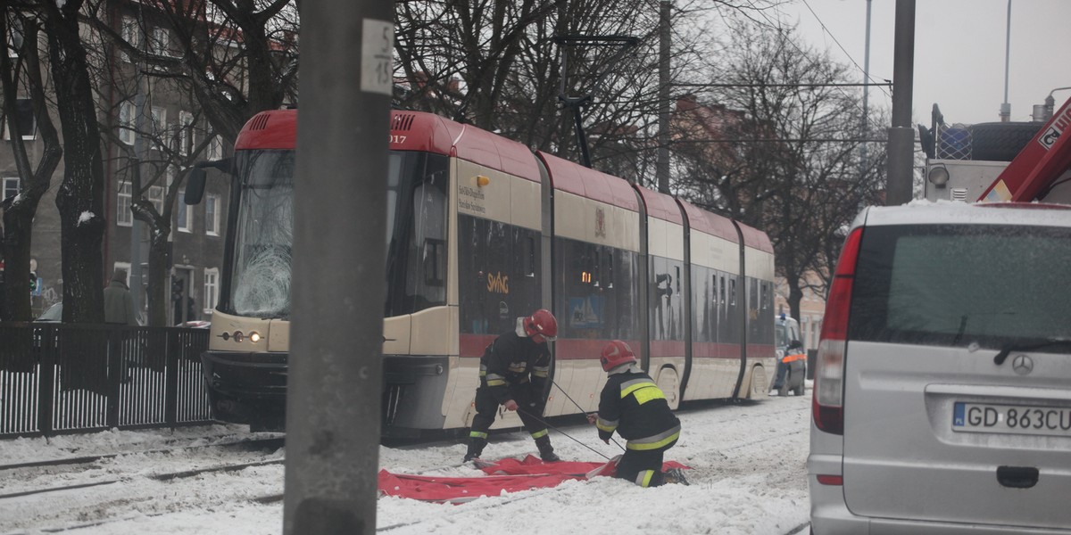 Kobieta po tramwajem w Gdańsku!