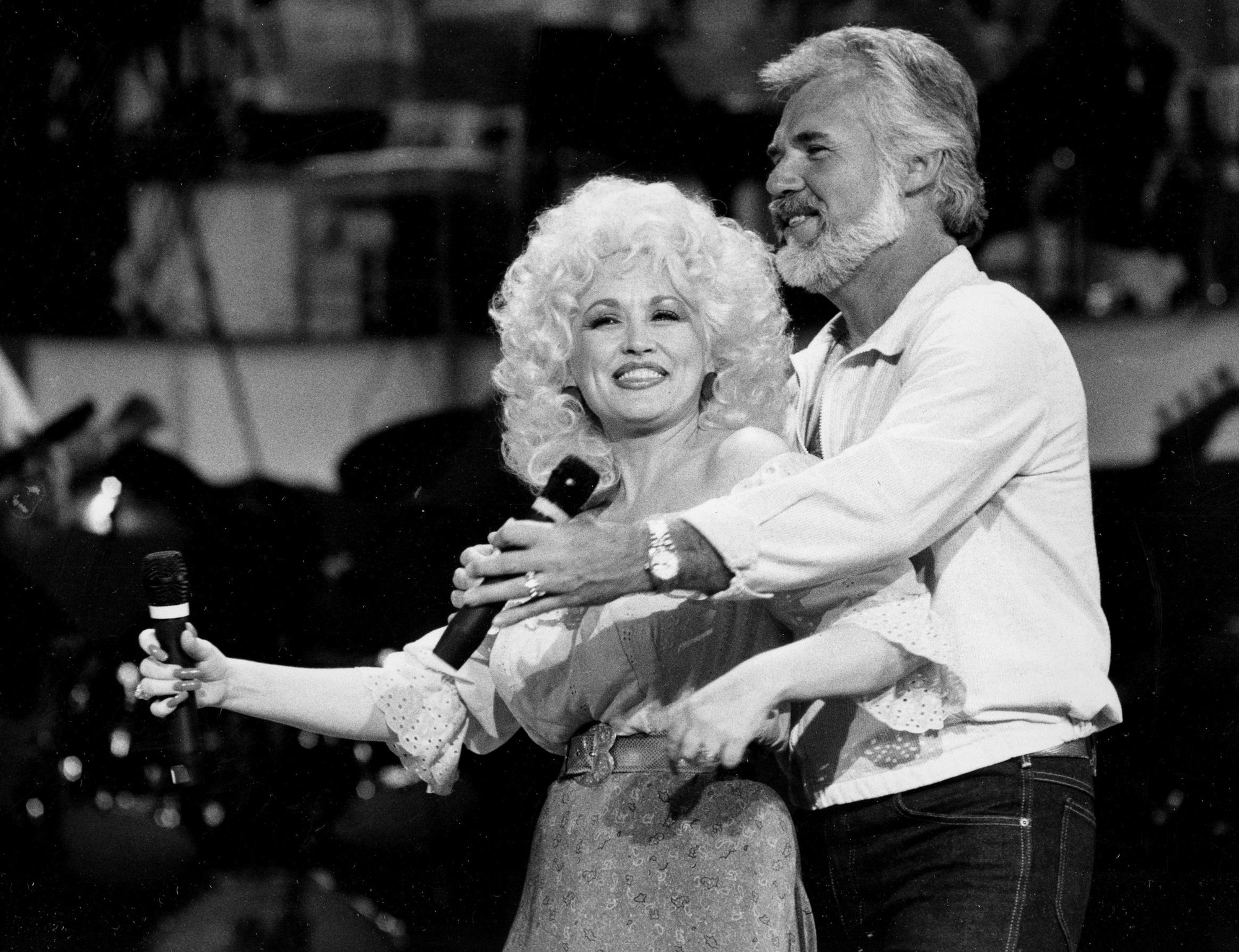 Zomrela speváčka Dolly Parton.