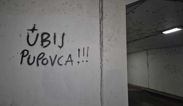 U Zagrebu osvanule preteće poruke Miloradu Pupovcu i ustaški simboli