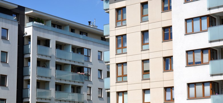 Na rynku mieszkań widać jeden trend. Oto co się dzieje z cenami